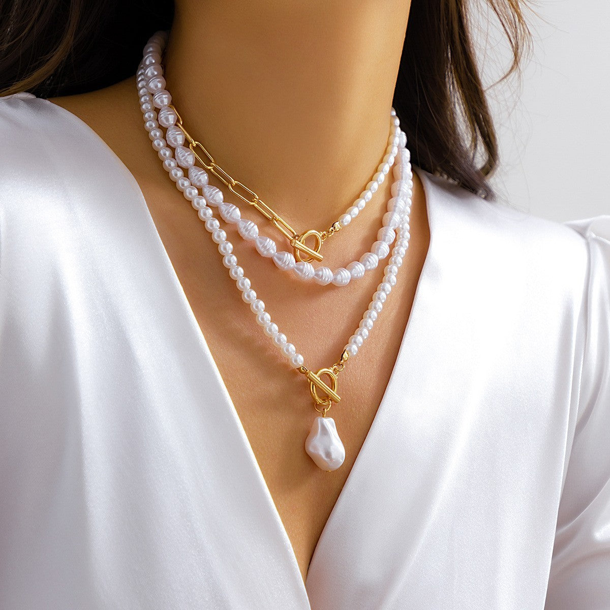 Retro Style Personality Pearl OT Buckle Necklace - Norellé