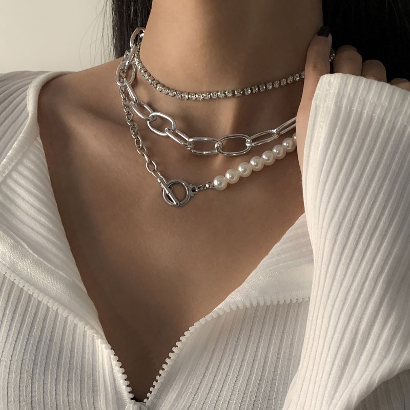 Retro Style Personality Pearl OT Buckle Necklace - Norellé