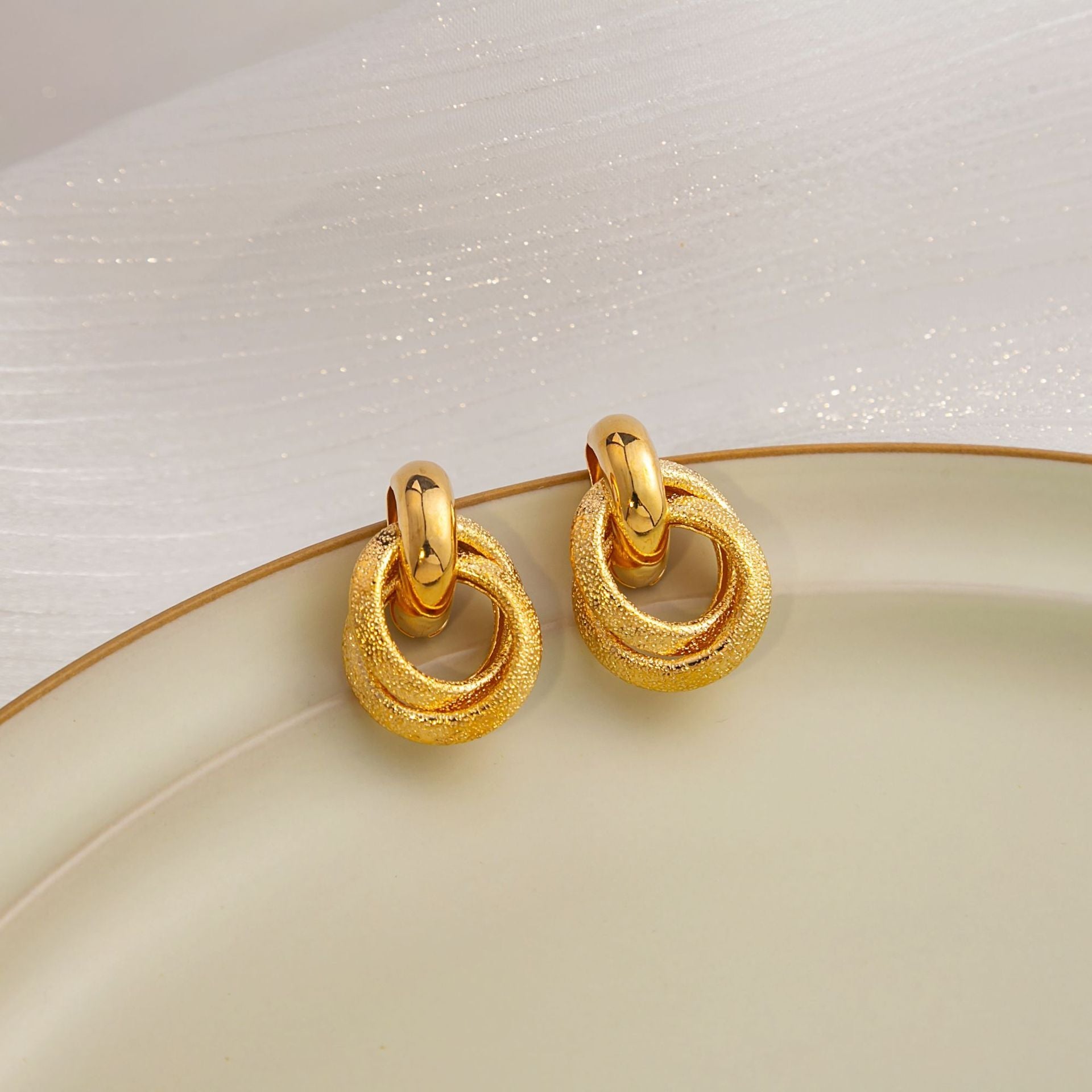 Fashion Geometry Pattern Stud Earrings Silver Needle Retro Hoop Earrings - Norellé