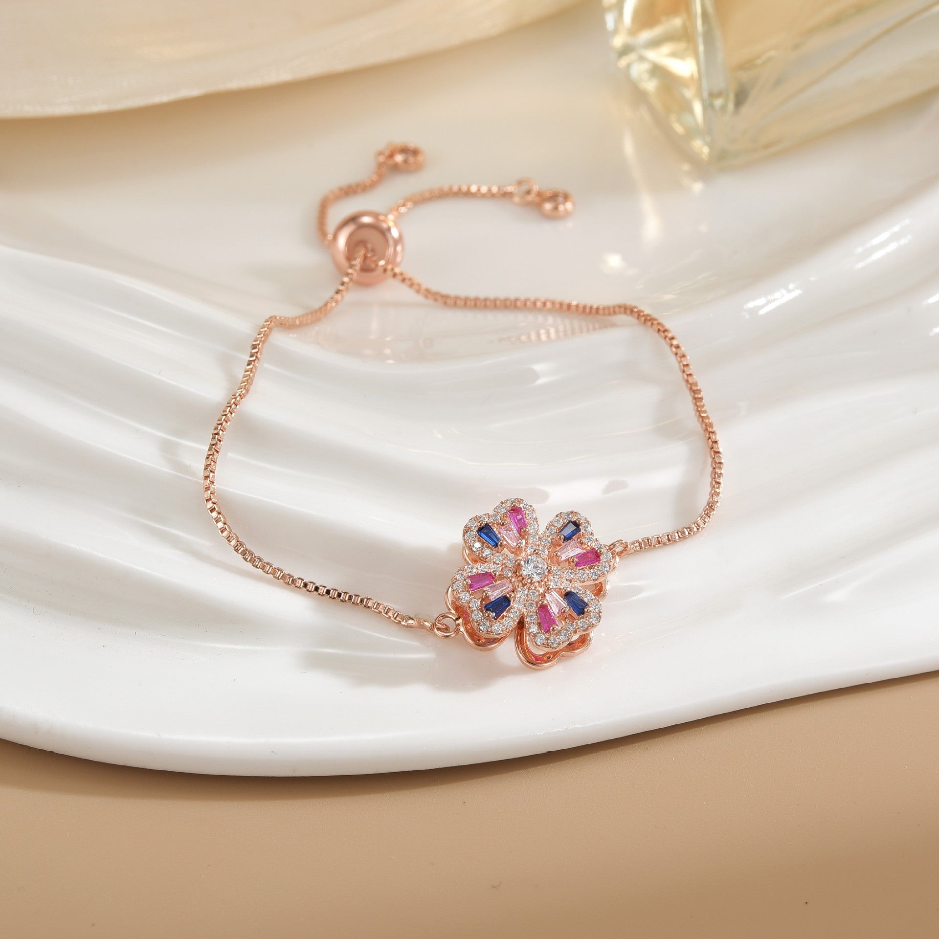 Simple Rotatable Flower Color-preserving Pure Copper Gold-plated Bracelet - Norellé