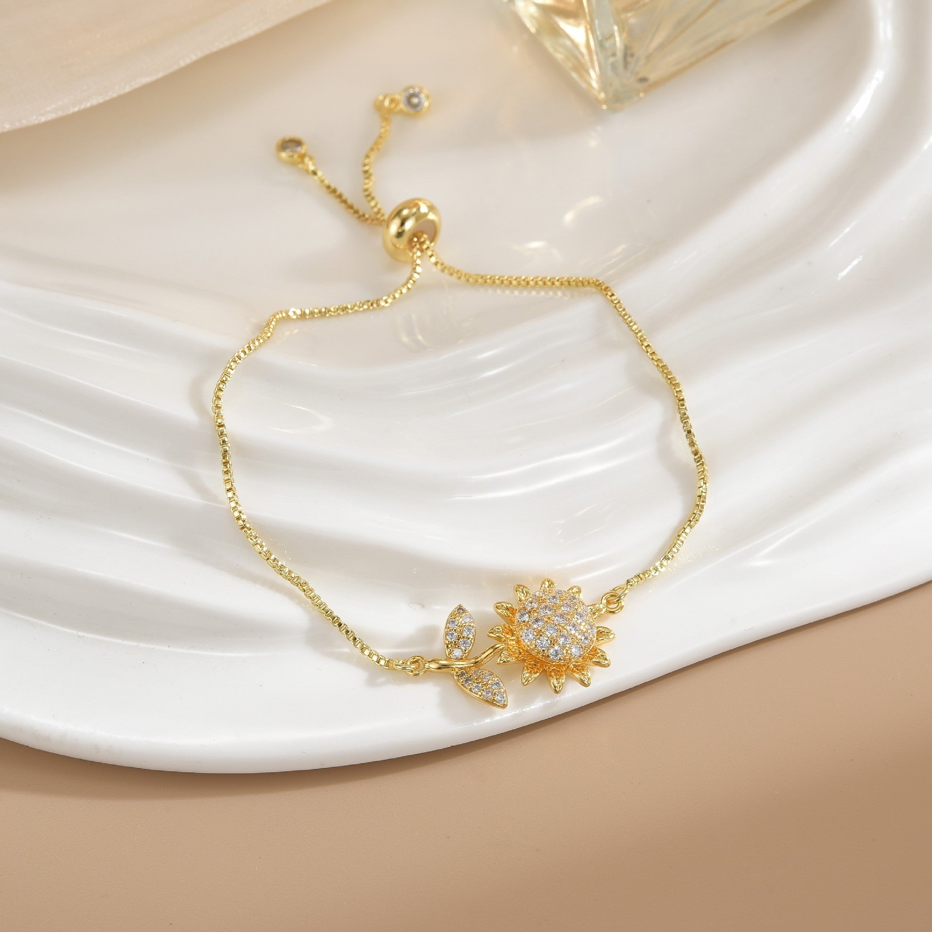 Simple Rotatable Flower Color-preserving Pure Copper Gold-plated Bracelet - Norellé
