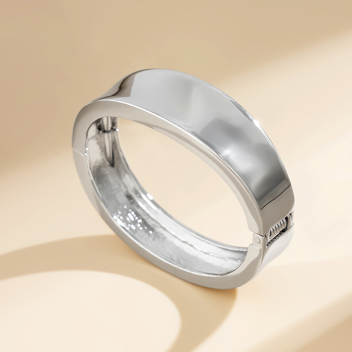 Exaggerated Glossy Square Notched Irregular Bracelet - Norellé