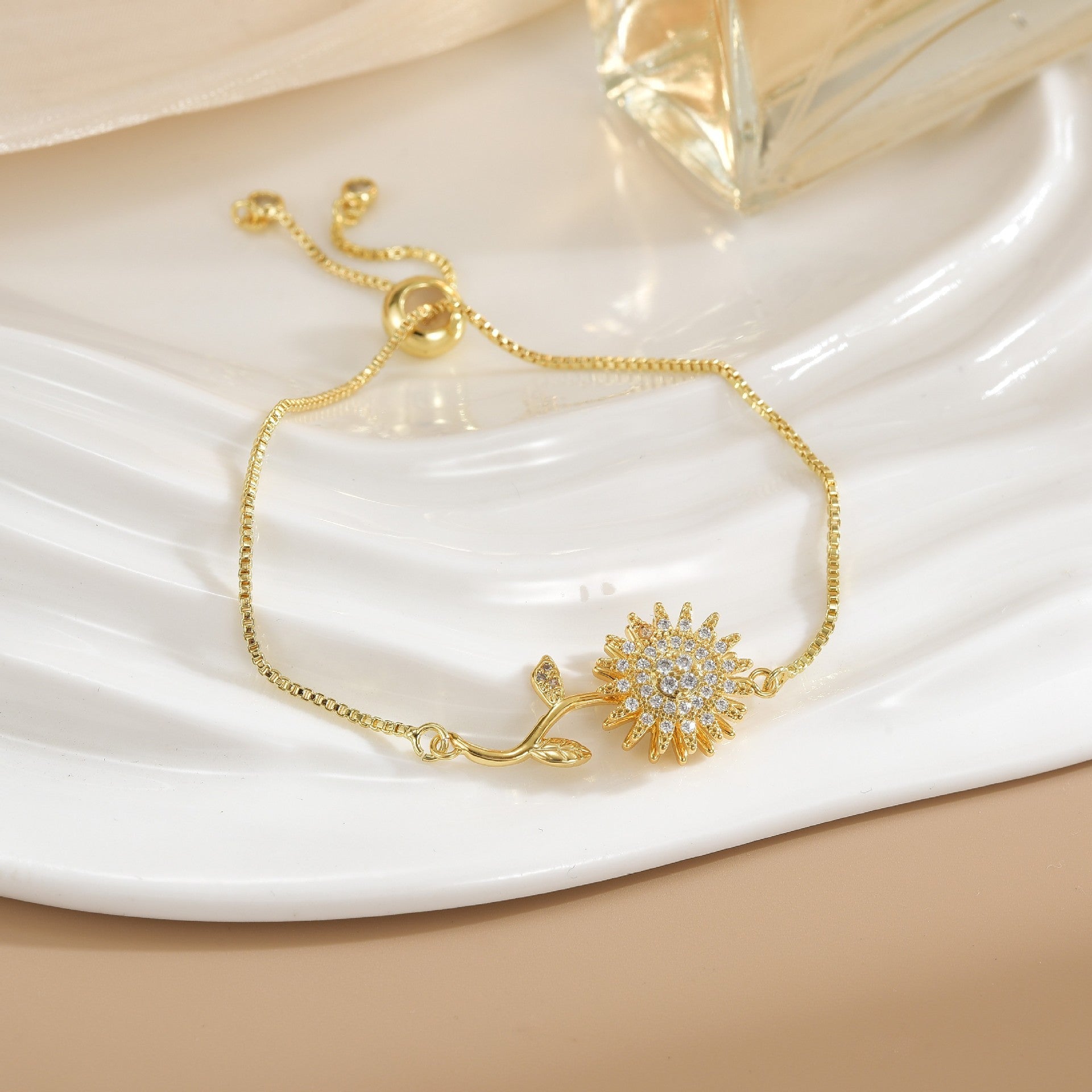 Simple Rotatable Flower Color-preserving Pure Copper Gold-plated Bracelet - Norellé