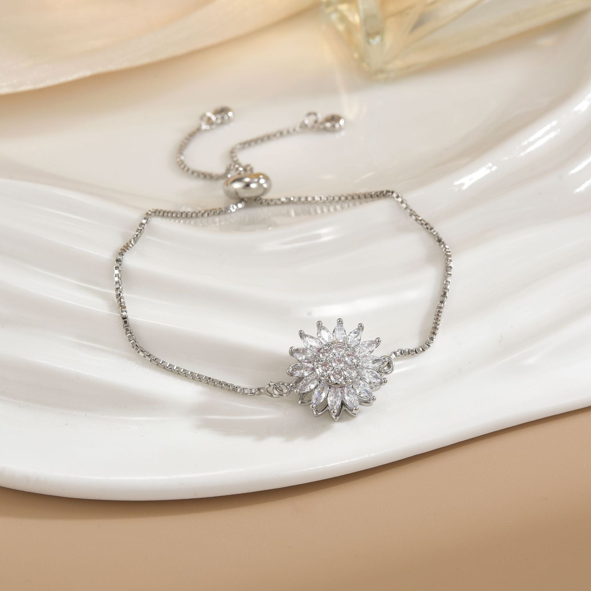 Simple Rotatable Flower Color-preserving Pure Copper Gold-plated Bracelet - Norellé