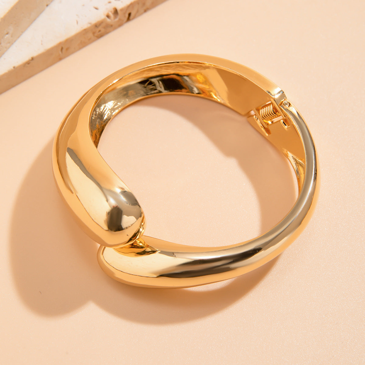 Exaggerated Glossy Square Notched Irregular Bracelet - Norellé