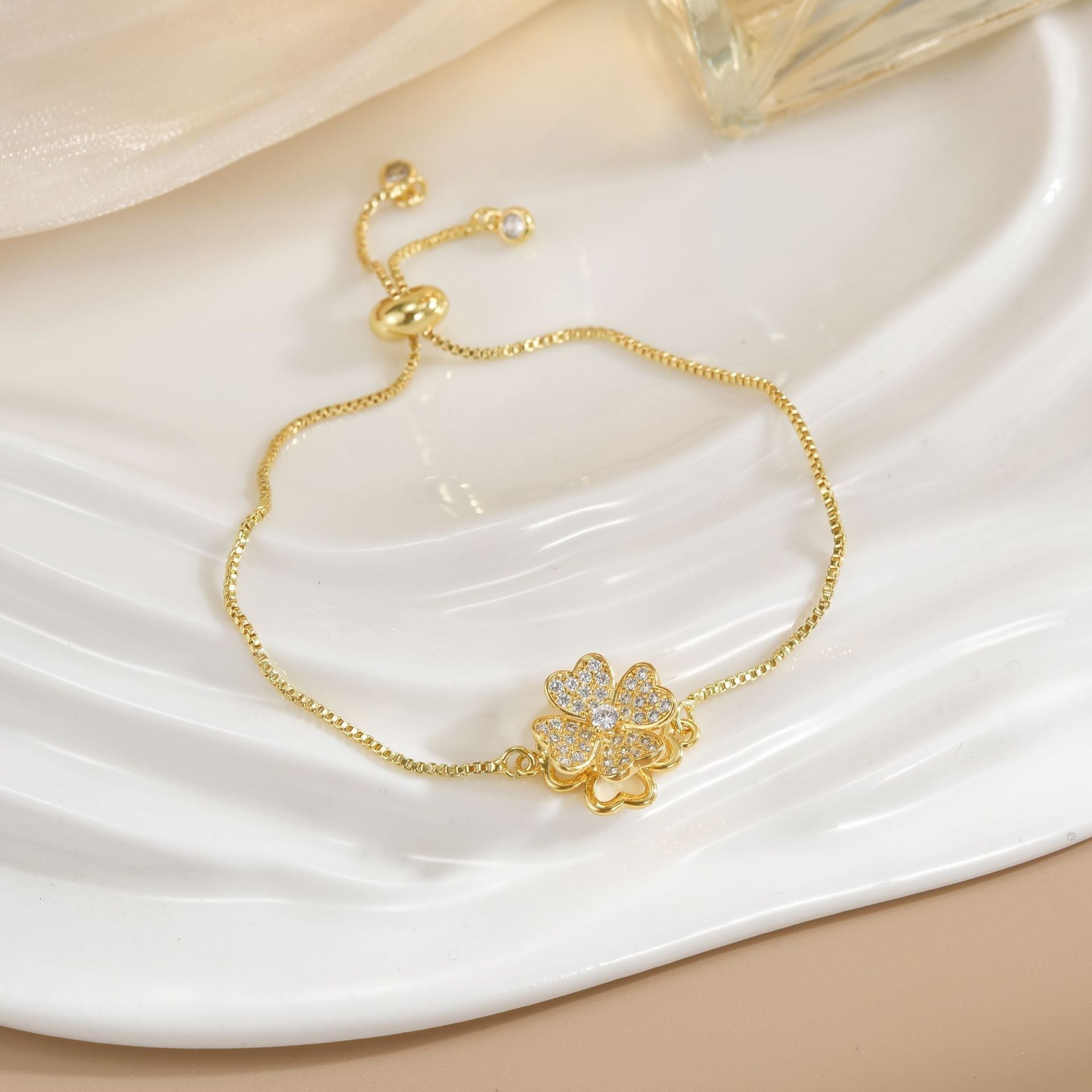 Simple Rotatable Flower Color-preserving Pure Copper Gold-plated Bracelet - Norellé