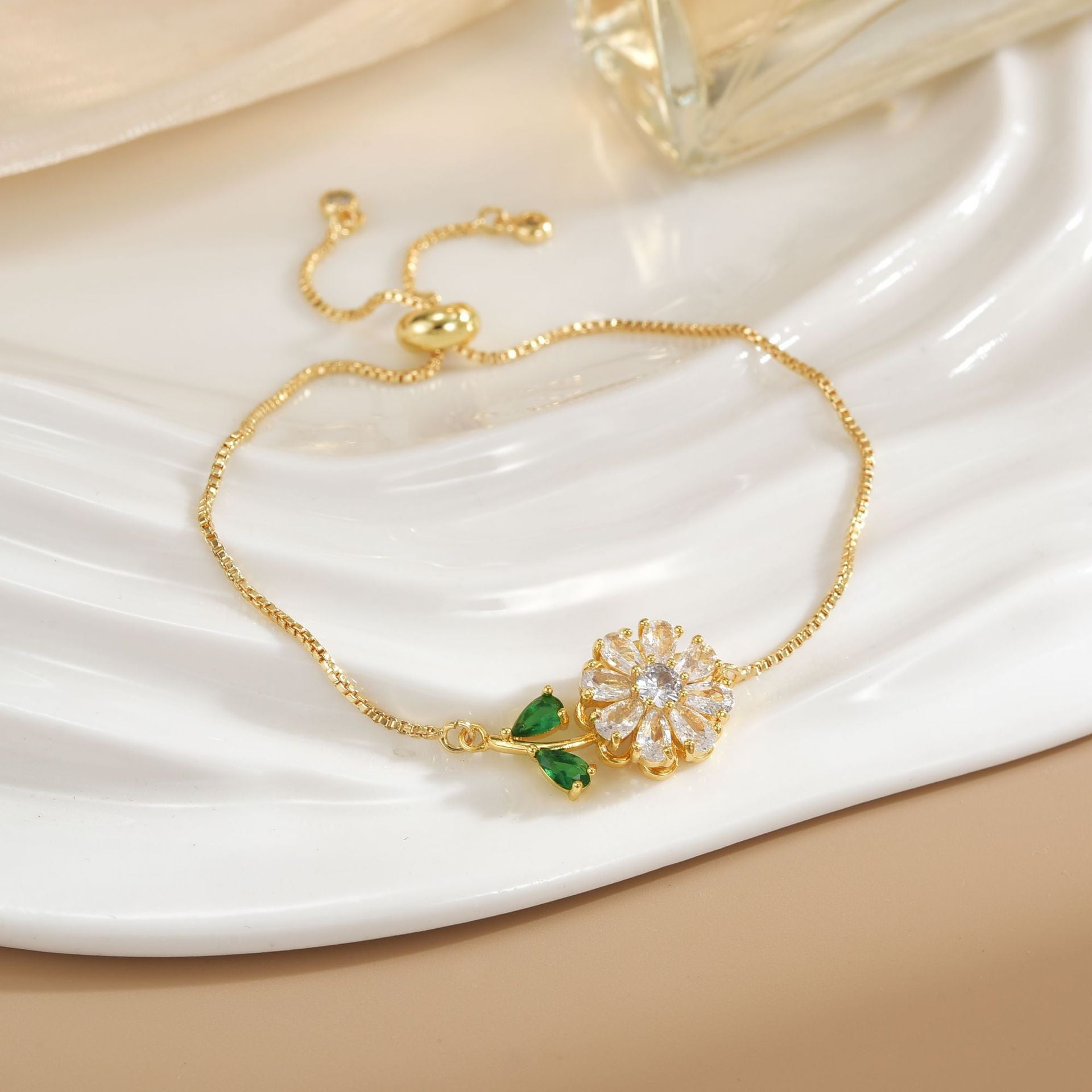 Simple Rotatable Flower Color-preserving Pure Copper Gold-plated Bracelet - Norellé