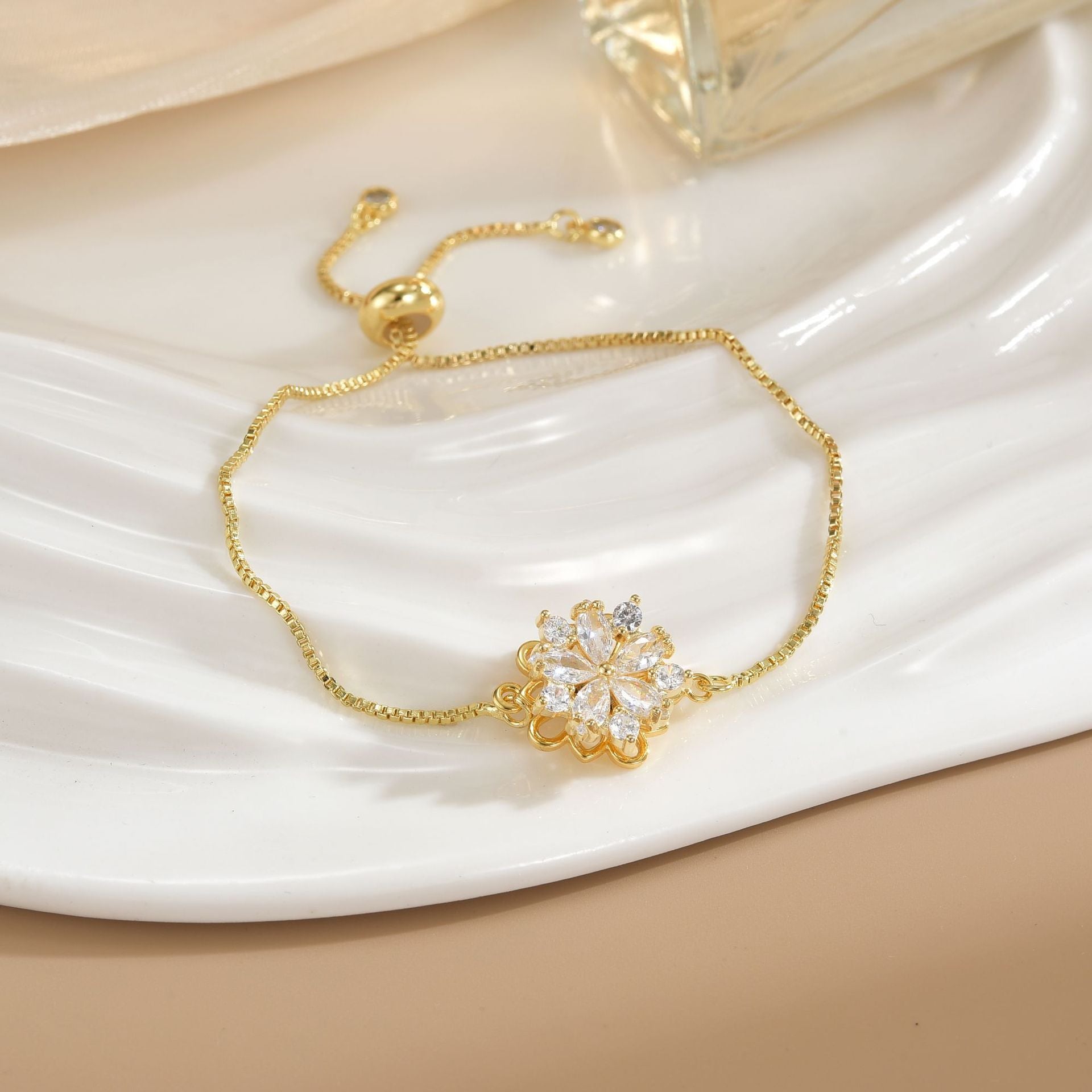 Simple Rotatable Flower Color-preserving Pure Copper Gold-plated Bracelet - Norellé