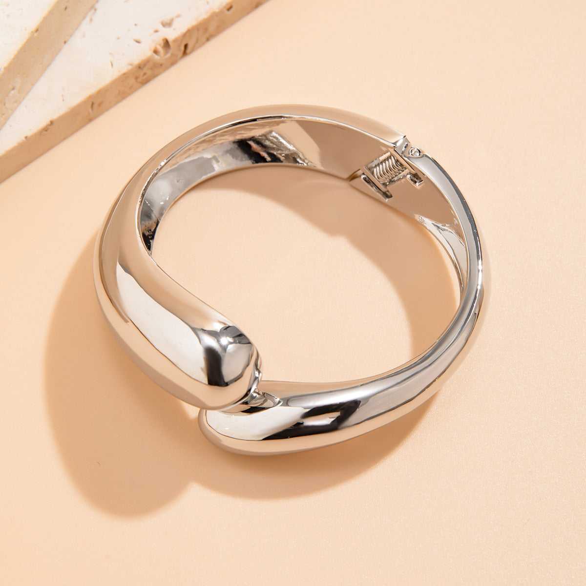 Exaggerated Glossy Square Notched Irregular Bracelet - Norellé