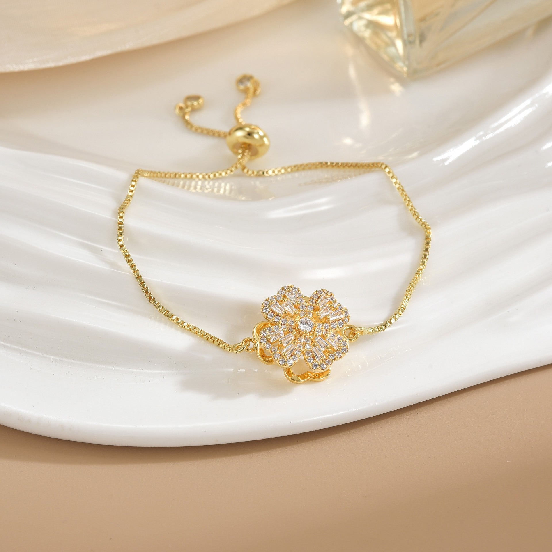 Simple Rotatable Flower Color-preserving Pure Copper Gold-plated Bracelet - Norellé