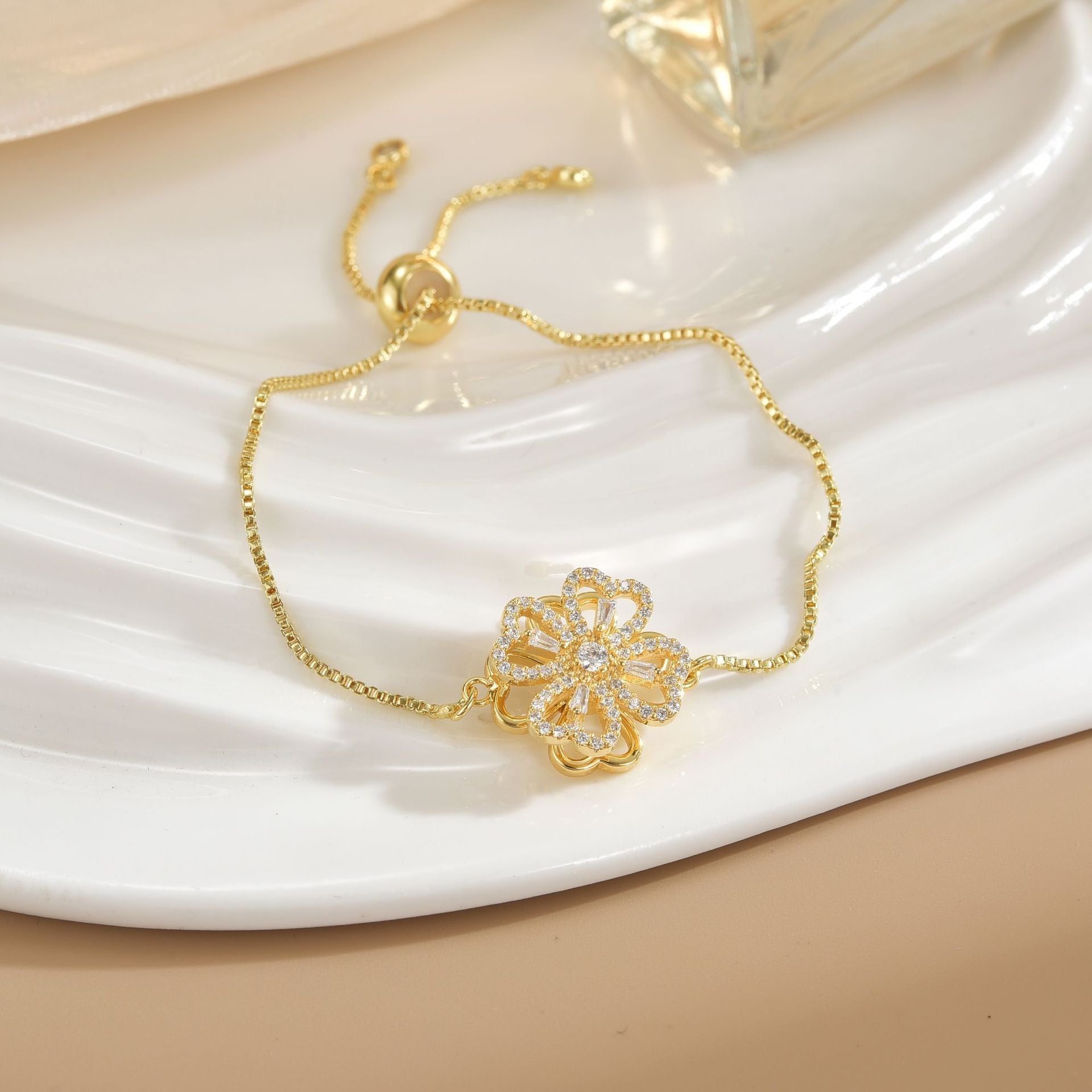 Simple Rotatable Flower Color-preserving Pure Copper Gold-plated Bracelet - Norellé