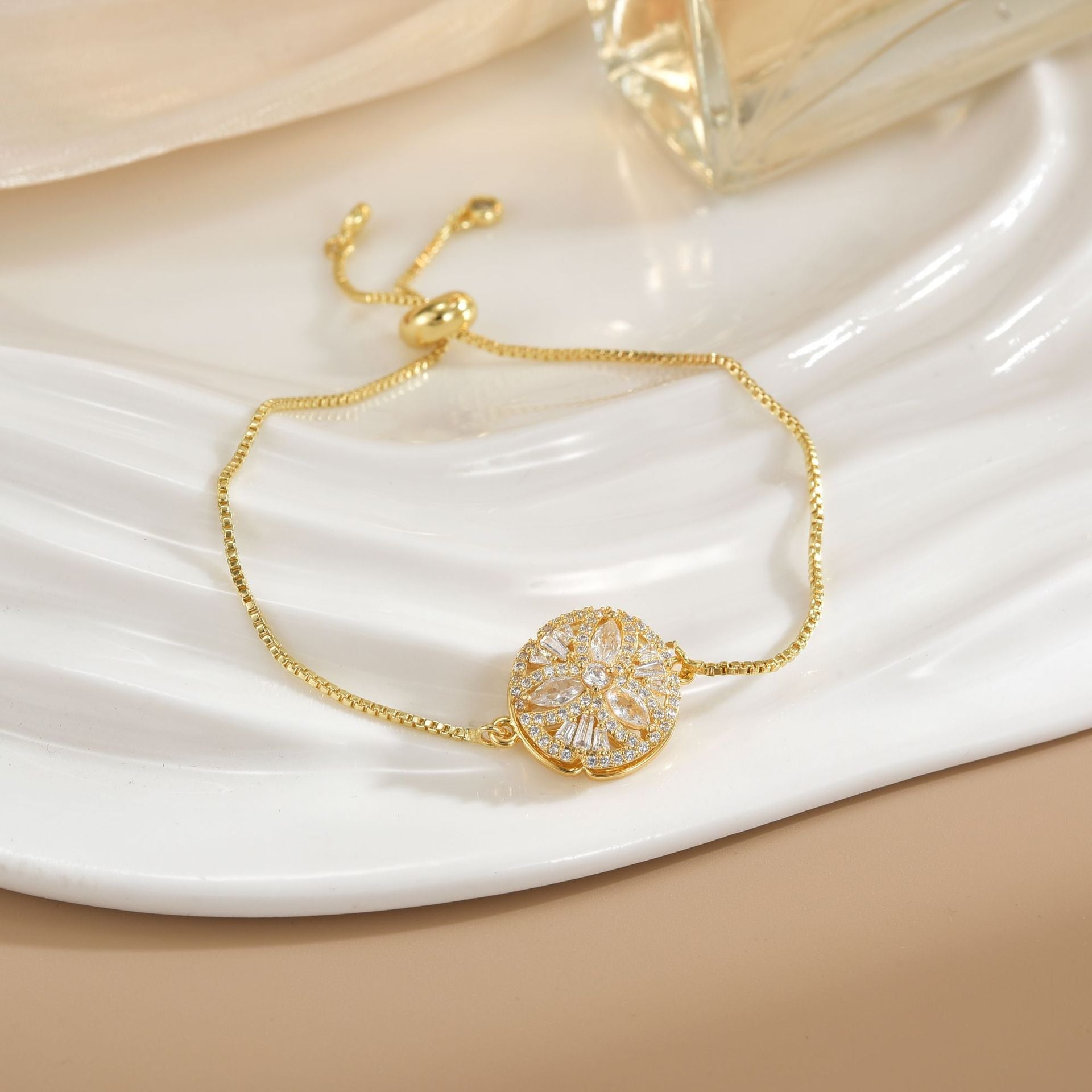Simple Rotatable Flower Color-preserving Pure Copper Gold-plated Bracelet - Norellé