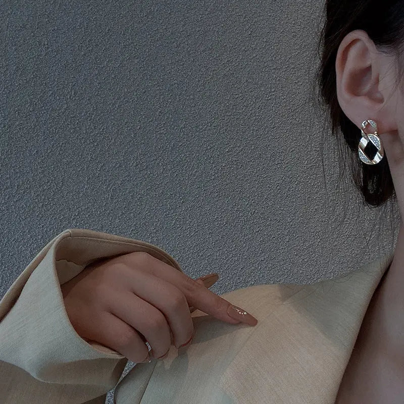 Retro Minority Design Sense Simple Personality Diamond Micro-inlaid Female Ear Rings - Norellé