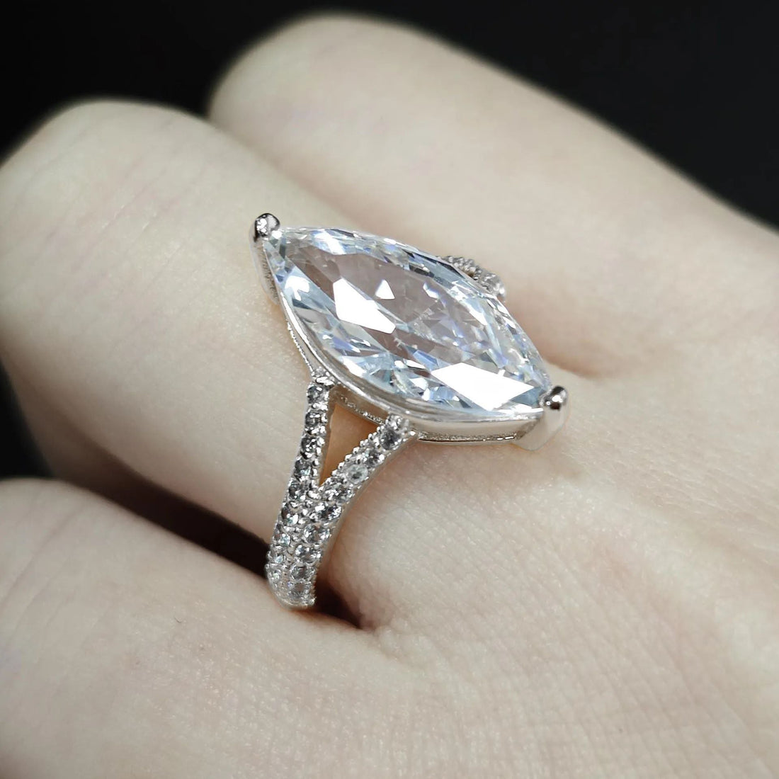 Diamond-studded Ring Women's Design Water Drop Pear Shape - Norellé