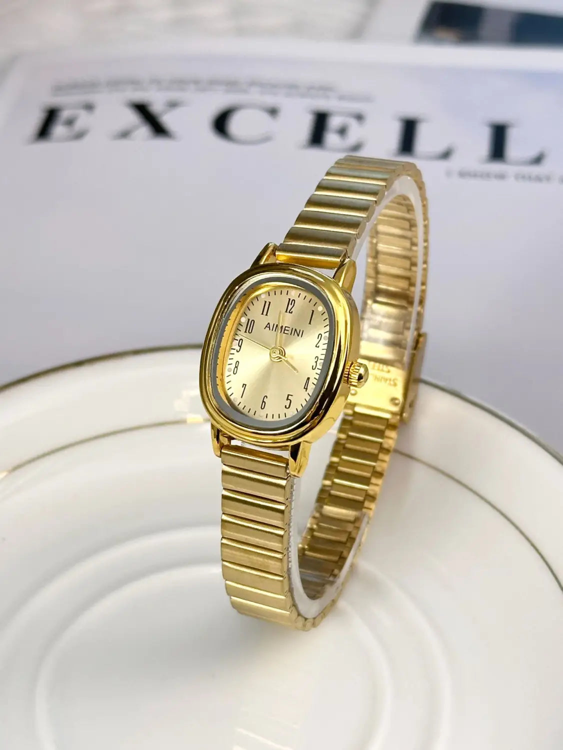 Oval Disk Women’s Retro Digital Simple Watch