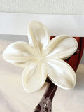 1/2 Pcs Fashion Simple Shiny Egg Flower Hair Claws - 1 pcs white