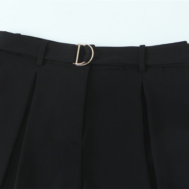 With Belt Pleated Casual Shorts - Norellé