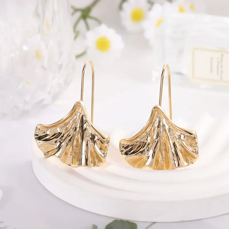 Exaggerated Ginkgo Leaf Golden Metal Alloy Earrings - Norellé
