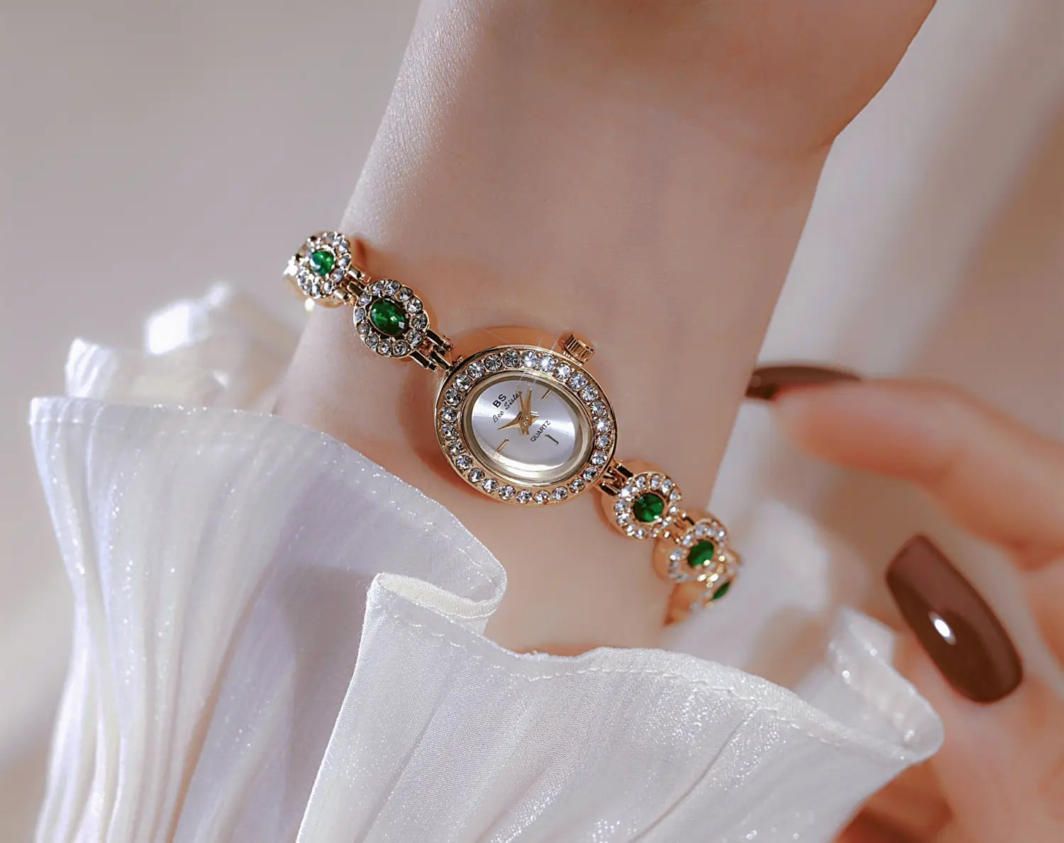 Mid-ancient Fashion Oval Colored Gems Rainbow Watch