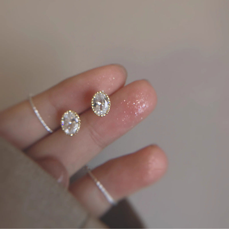 Gentle And Versatile Temperament Commuting Earrings - Norellé