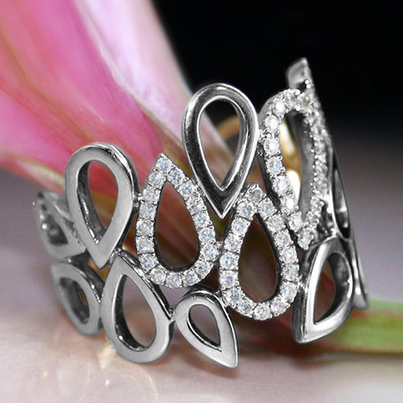 Women's Exaggerated And Personalized Drop-shaped Hollow Ring - Norellé