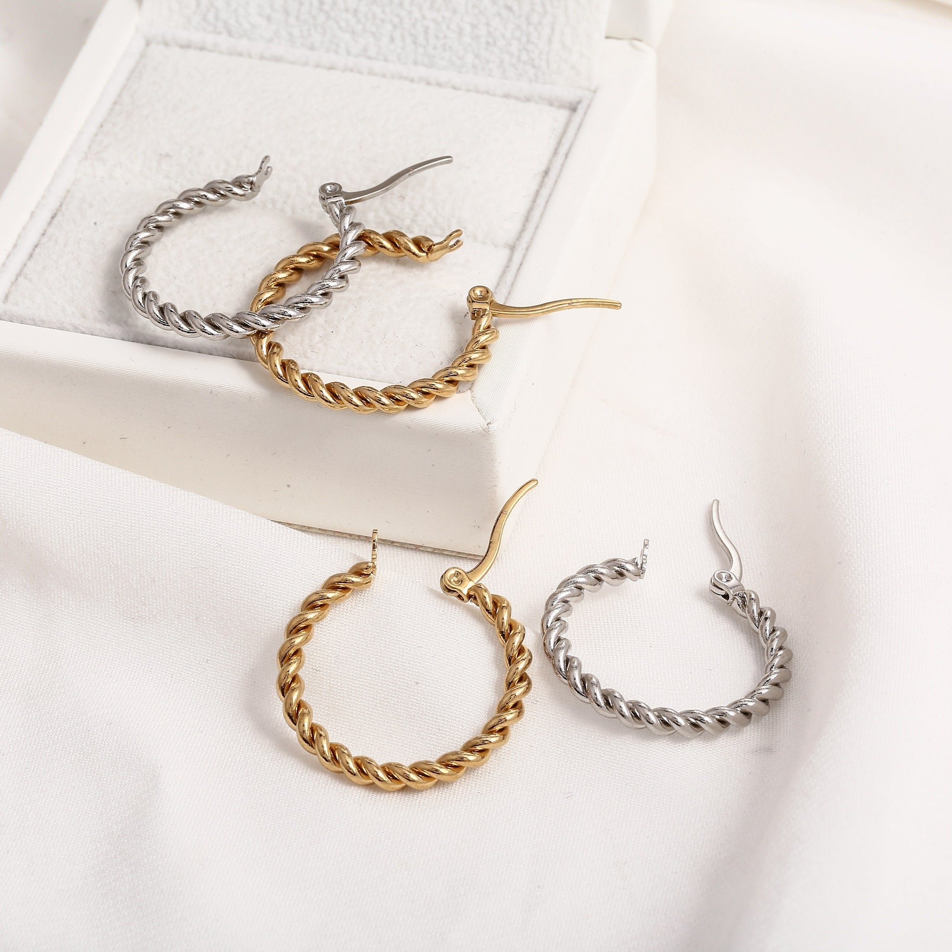 Golden Twist Weave Twisted Wire Hoop Earrings - Norellé