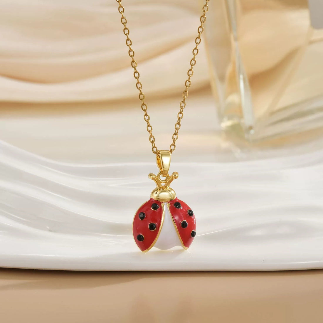 Women's Creative Cartoon Beetle Necklace Ladybug Pendant Jewelry Niche Temperament Versatile Clavicle Chain - Norellé