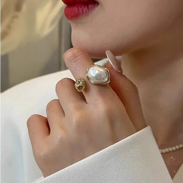 Special-interest Design Light Luxury High-grade Sense Switchable Index Finger Ring - Norellé