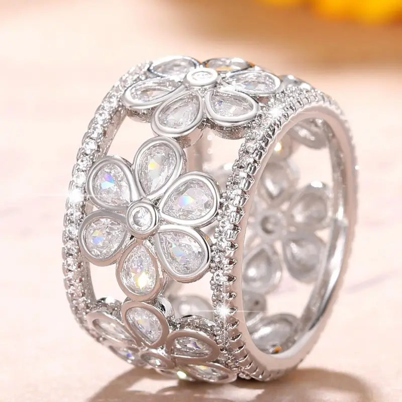 Light Luxury HollowRing Flower