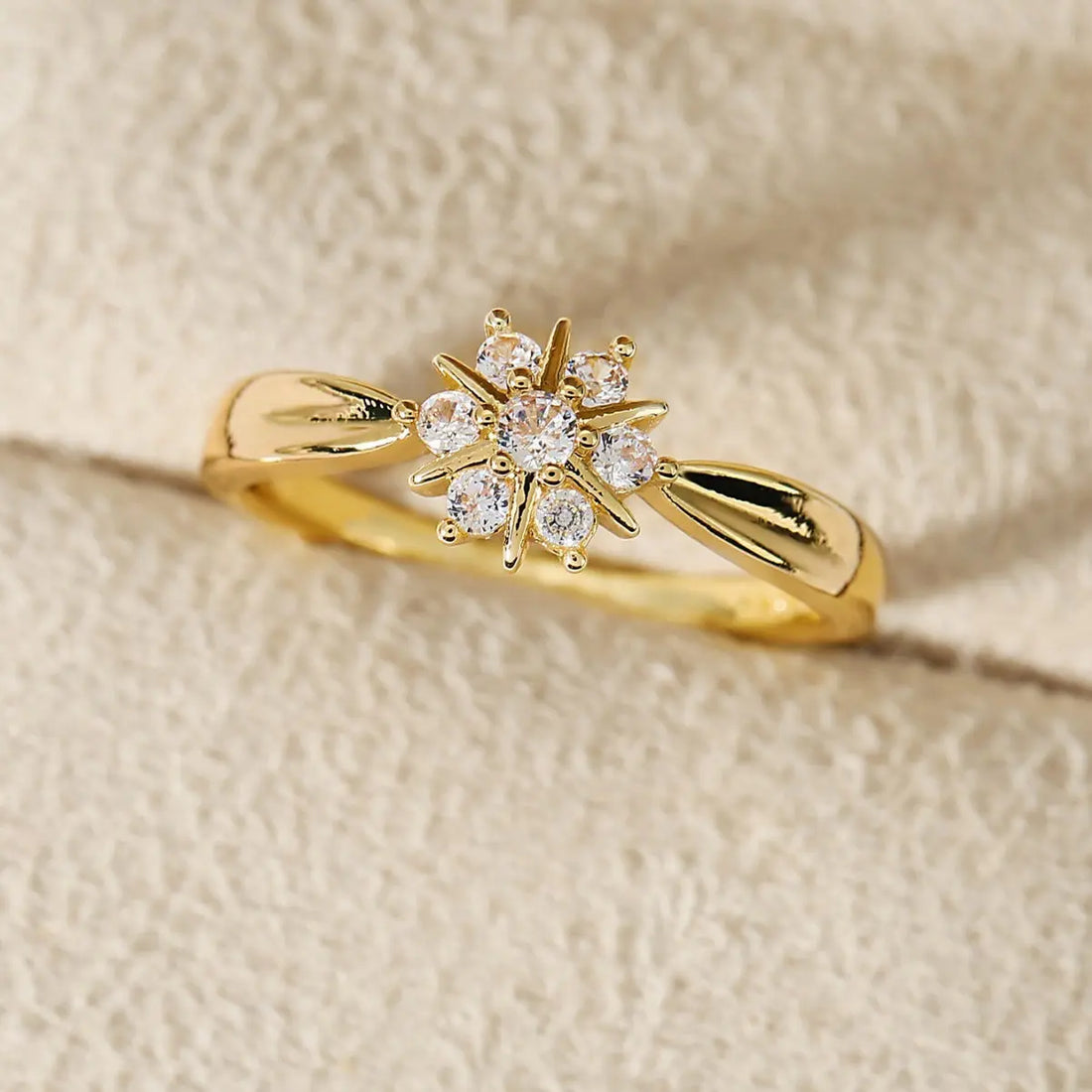 Flower Rhinestone-embedded Personalized Niche Design Shank Ring - Norellé