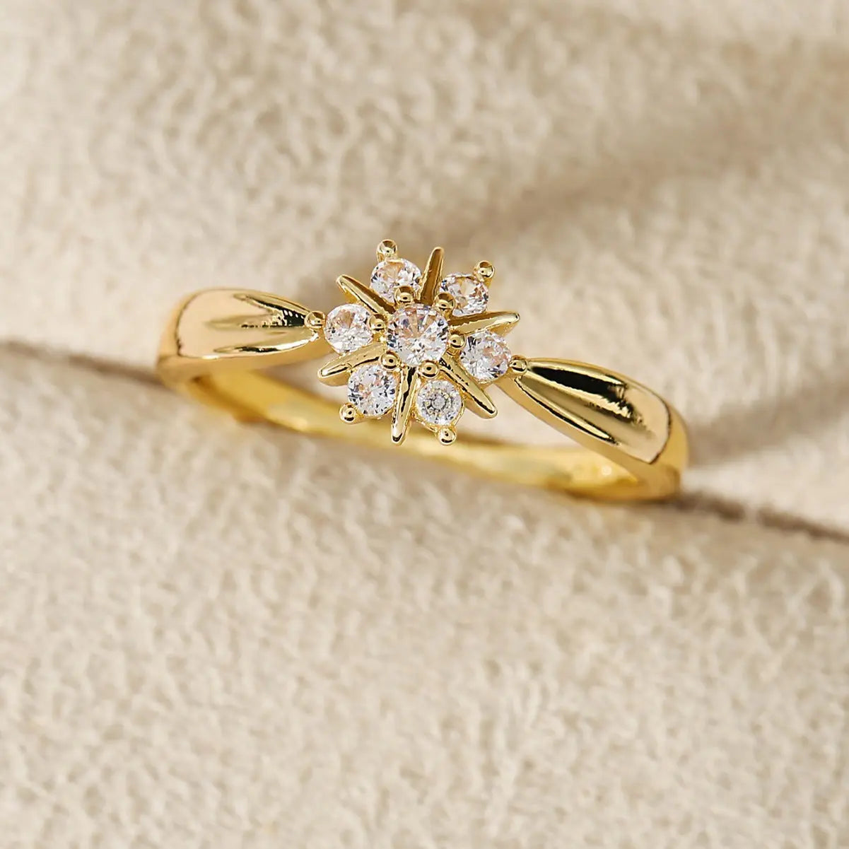 Flower Rhinestone-embedded Personalized Niche Design Shank Ring - Norellé