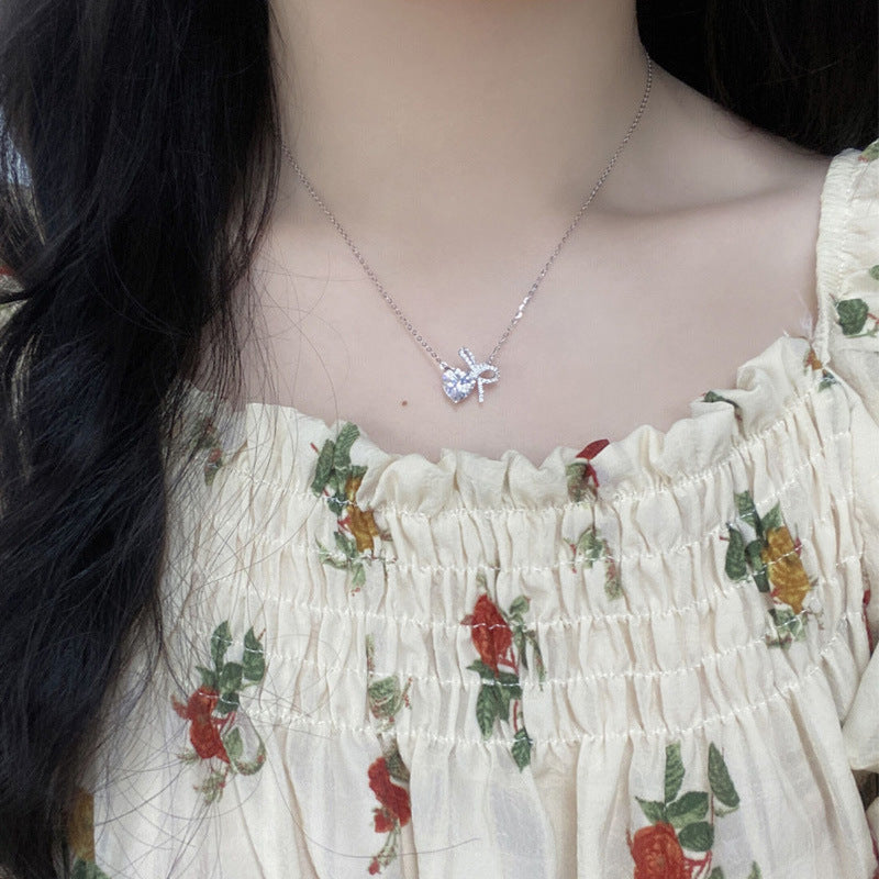 Women's Diamond Bow Heart Necklace High-end Clavicle Chain Simple And Versatile Jewelry - Norellé