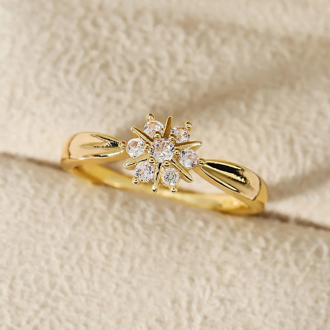 Flower Rhinestone-embedded Personalized Niche Design Shank Ring - Norellé