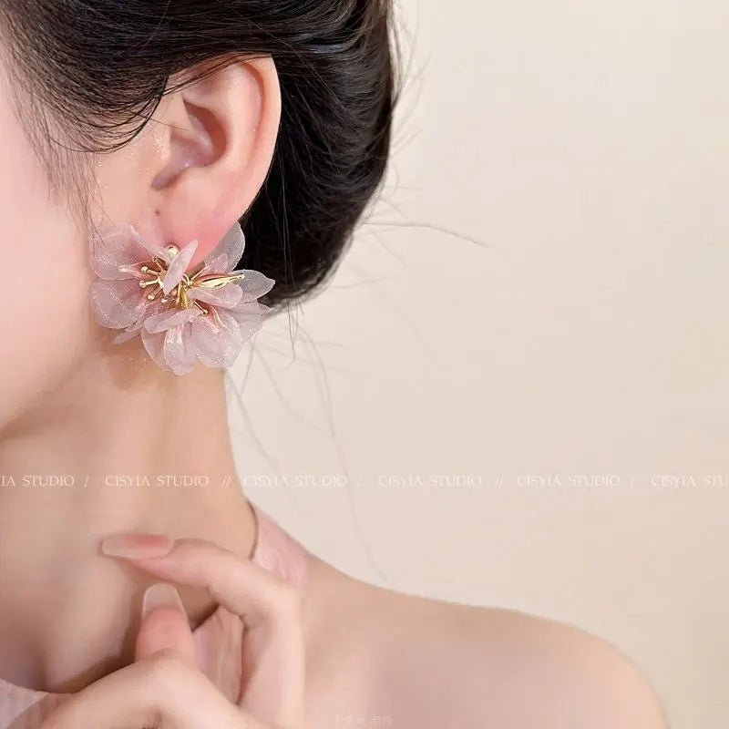 Net Yarn Flowers Earrings - Norellé