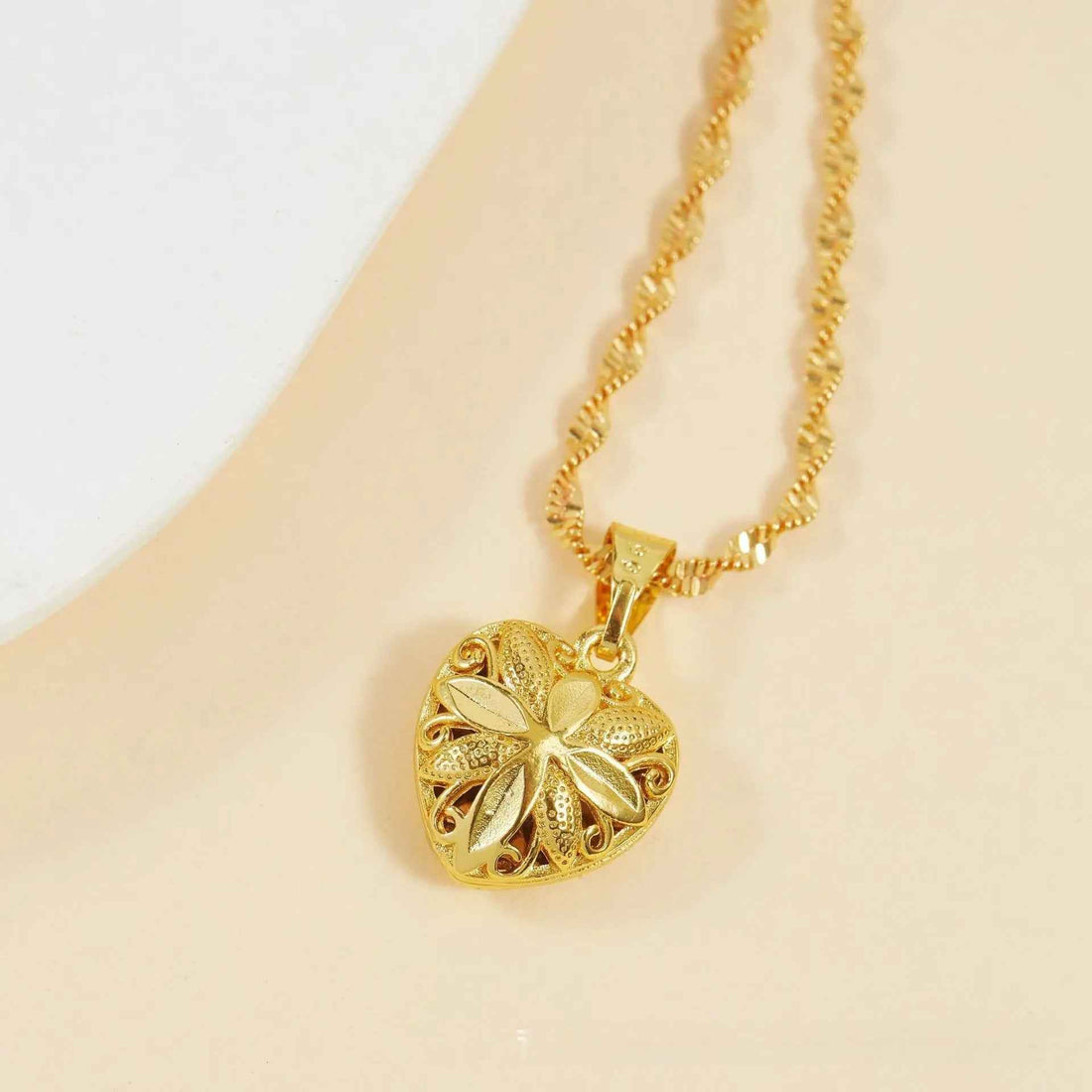 Heart-shaped Necklace Ethnic Style Hollow Chicken Hearts Gold Plated - Norellé