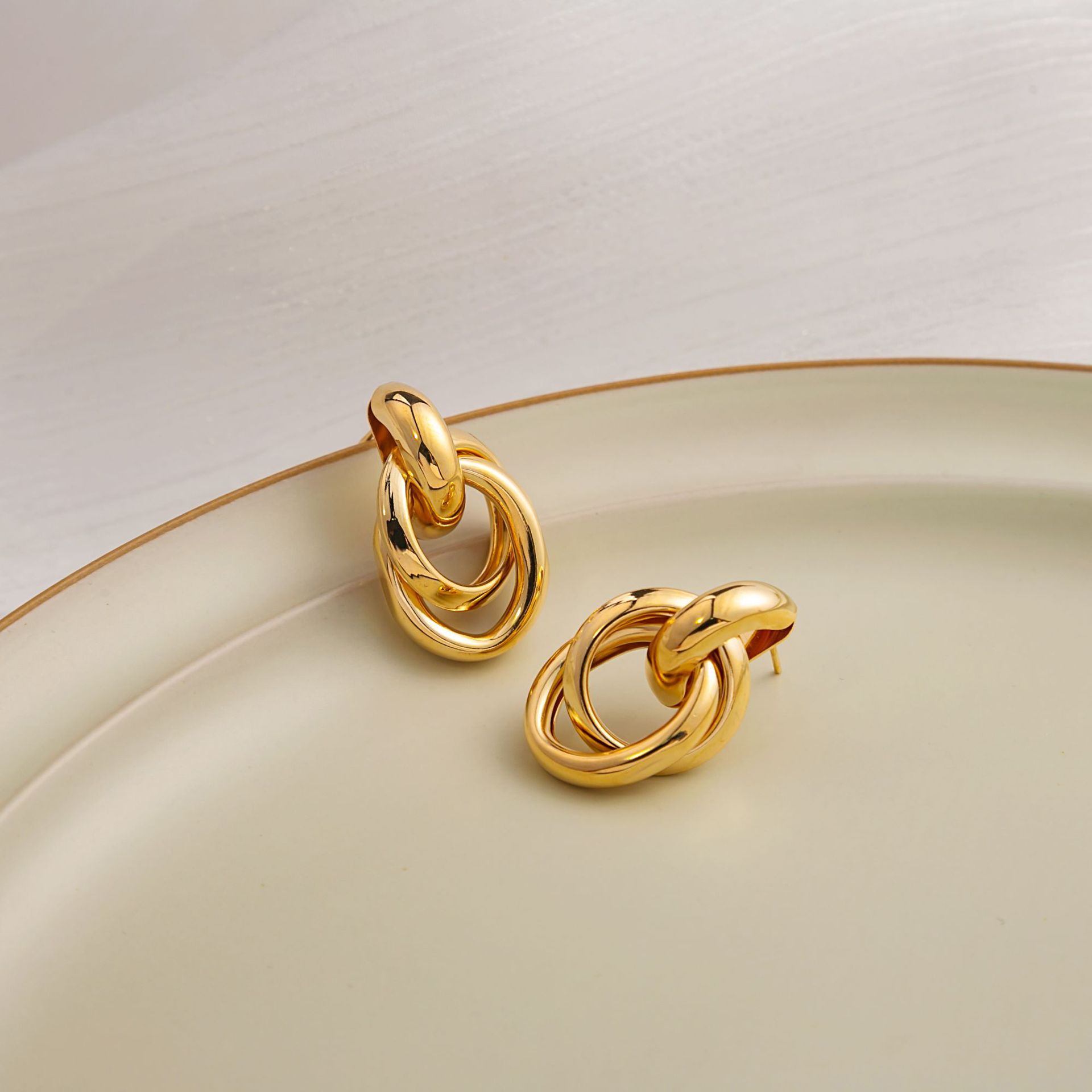 Fashion Geometry Pattern Stud Earrings Silver Needle Retro Hoop Earrings - Norellé