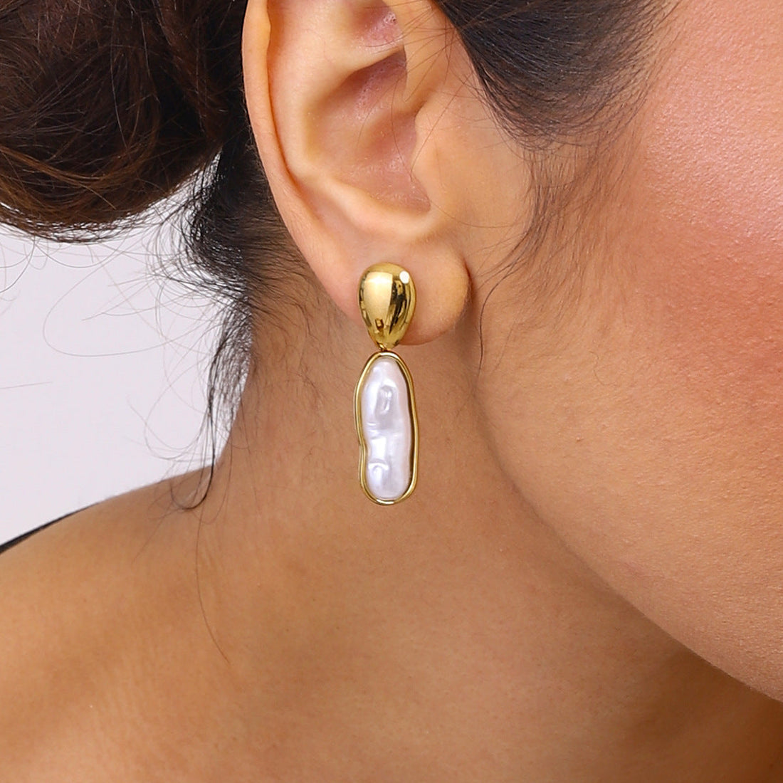 Titanium Steel Pearl Stud Earrings Light Luxury High Sense Ornament - Norellé