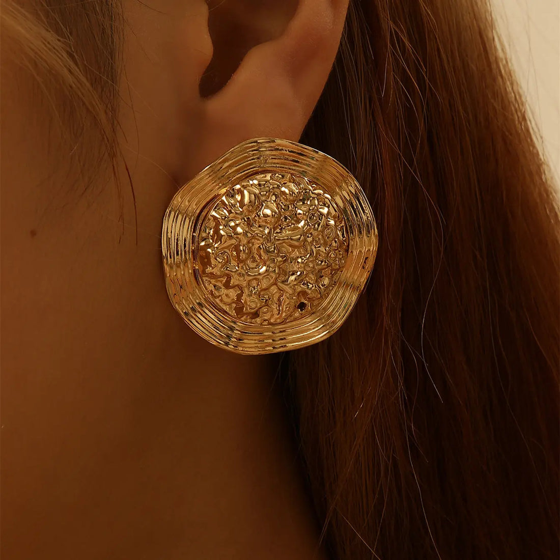 Light Luxury Trend Golden Retro Easy Matching Eardrops Earrings - Norellé