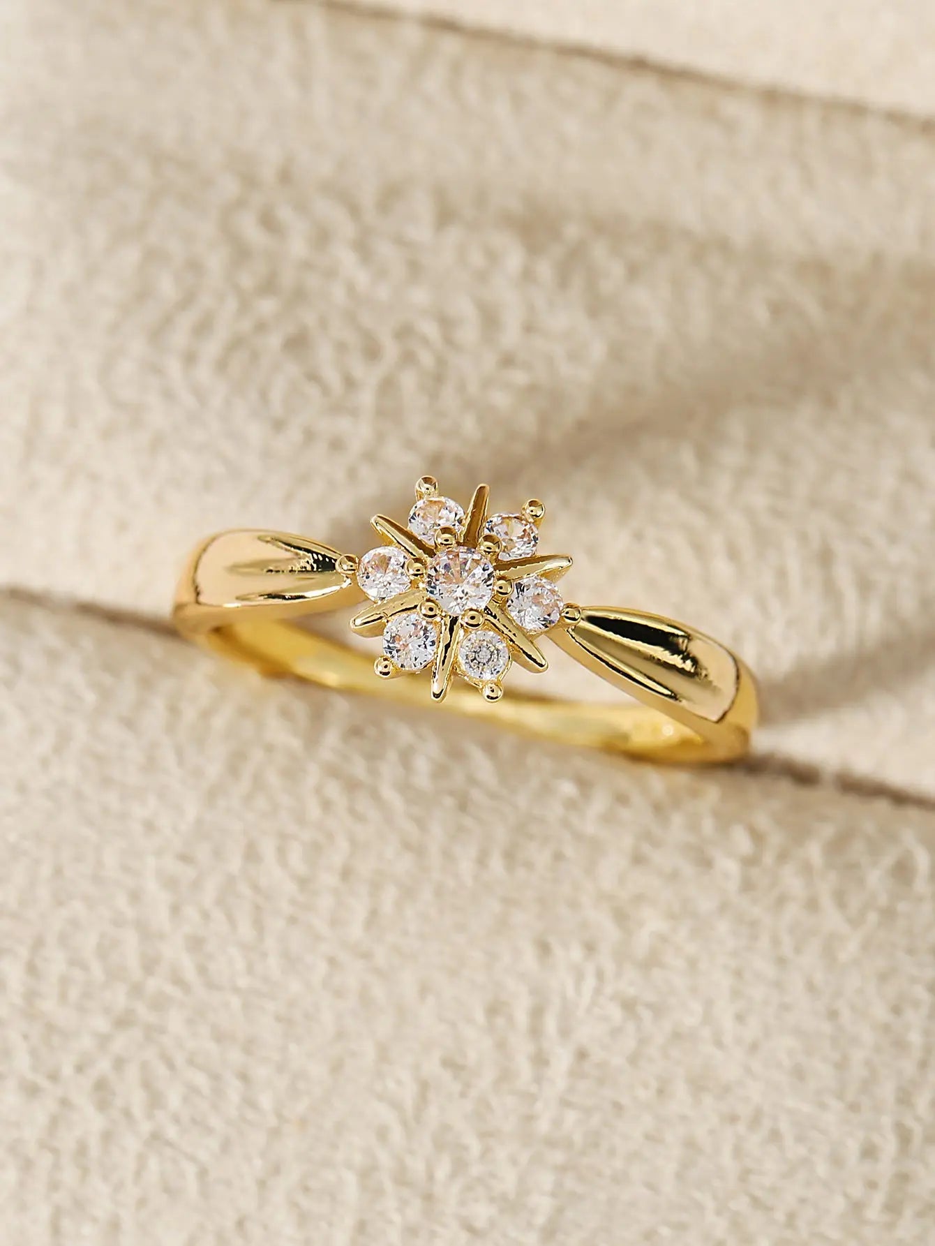 Flower Rhinestone-embedded Personalized Niche Design Shank Ring - Norellé