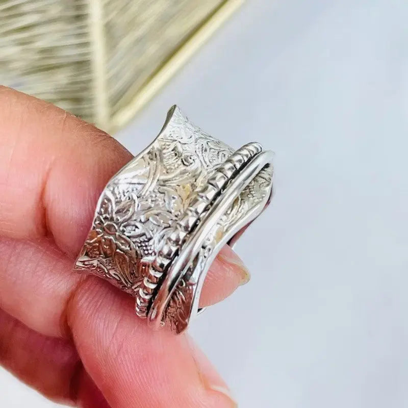 Carved Decompression Rotatable Wide Face Ring Retro - Norellé