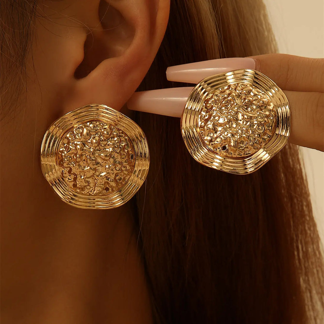 Light Luxury Trend Golden Retro Easy Matching Eardrops Earrings - Norellé