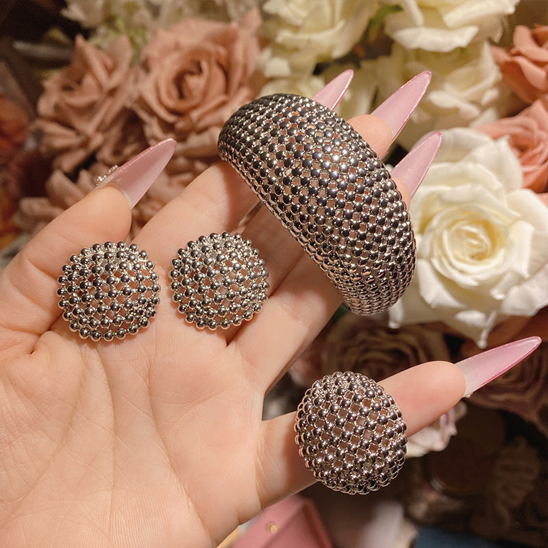 Hollow Ball Bracelet Suit Metallic White Gold Plated Eye-catching Ring - Norellé