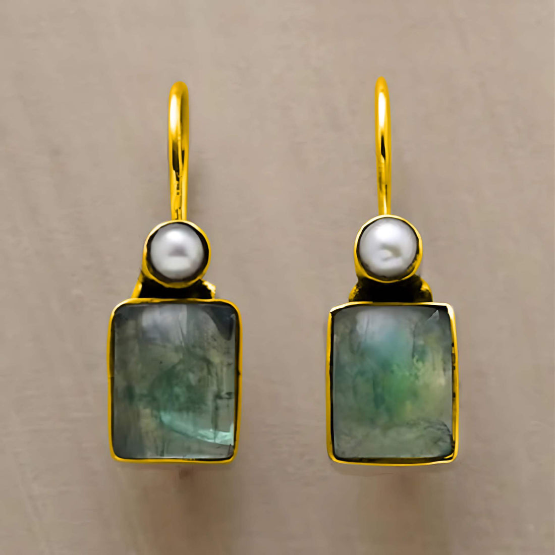 Fashion Square Green Stone Pearl-studded Earrings - Norellé