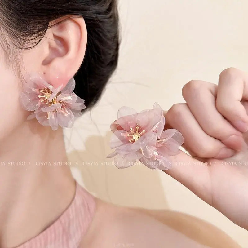 Net Yarn Flowers Earrings - Norellé
