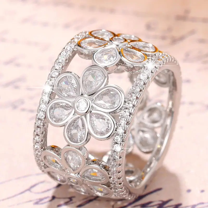 Light Luxury HollowRing Flower