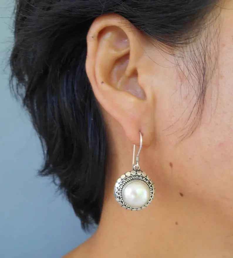 Retro Exaggerated Cat's Eye French Buckle Earrings - Norellé