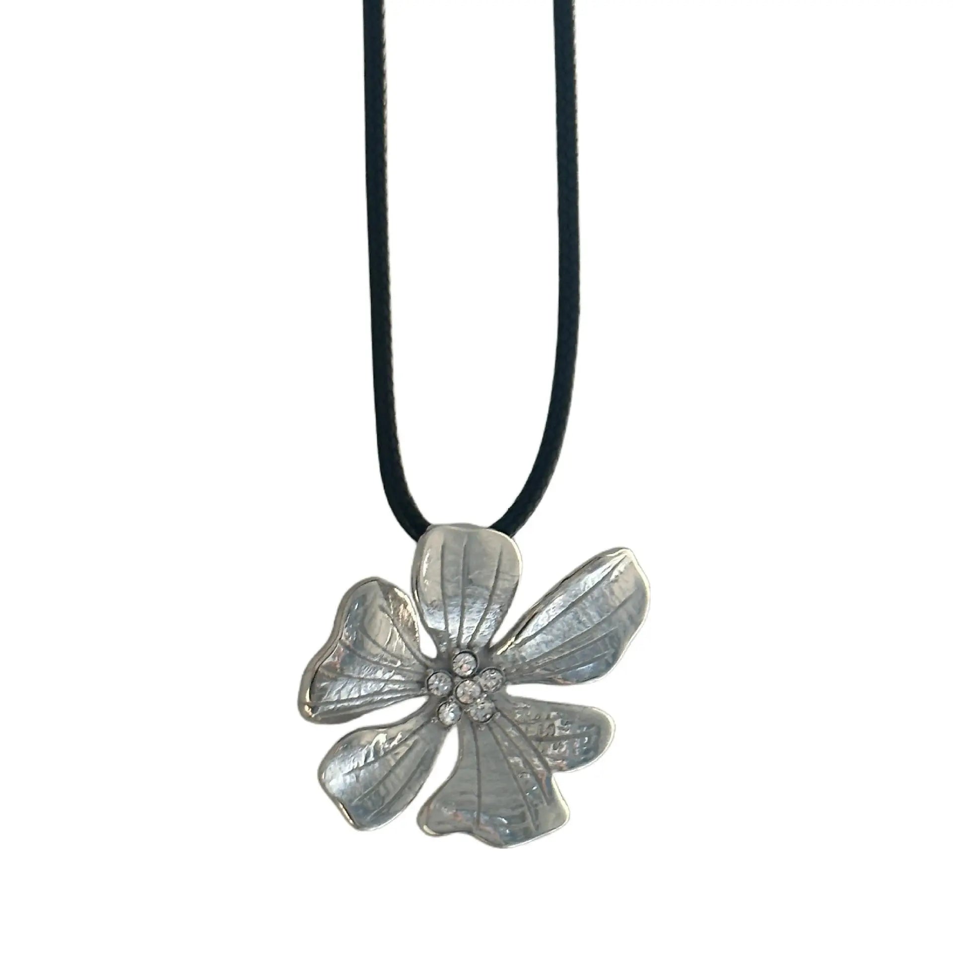 Peach Blossom Beautiful Flower Necklace - Norellé