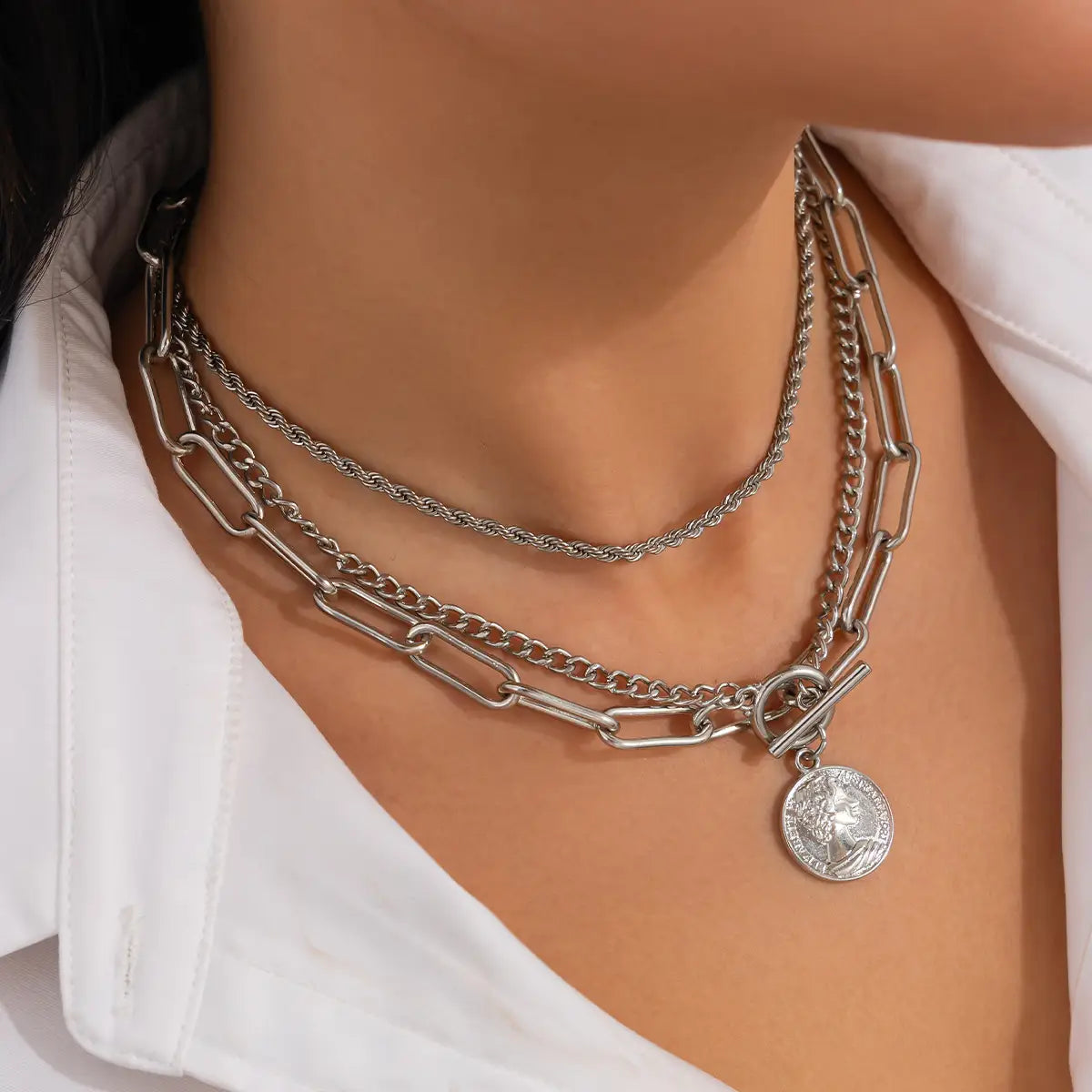 Vintage Ins Portrait Pendant Necklace Suit