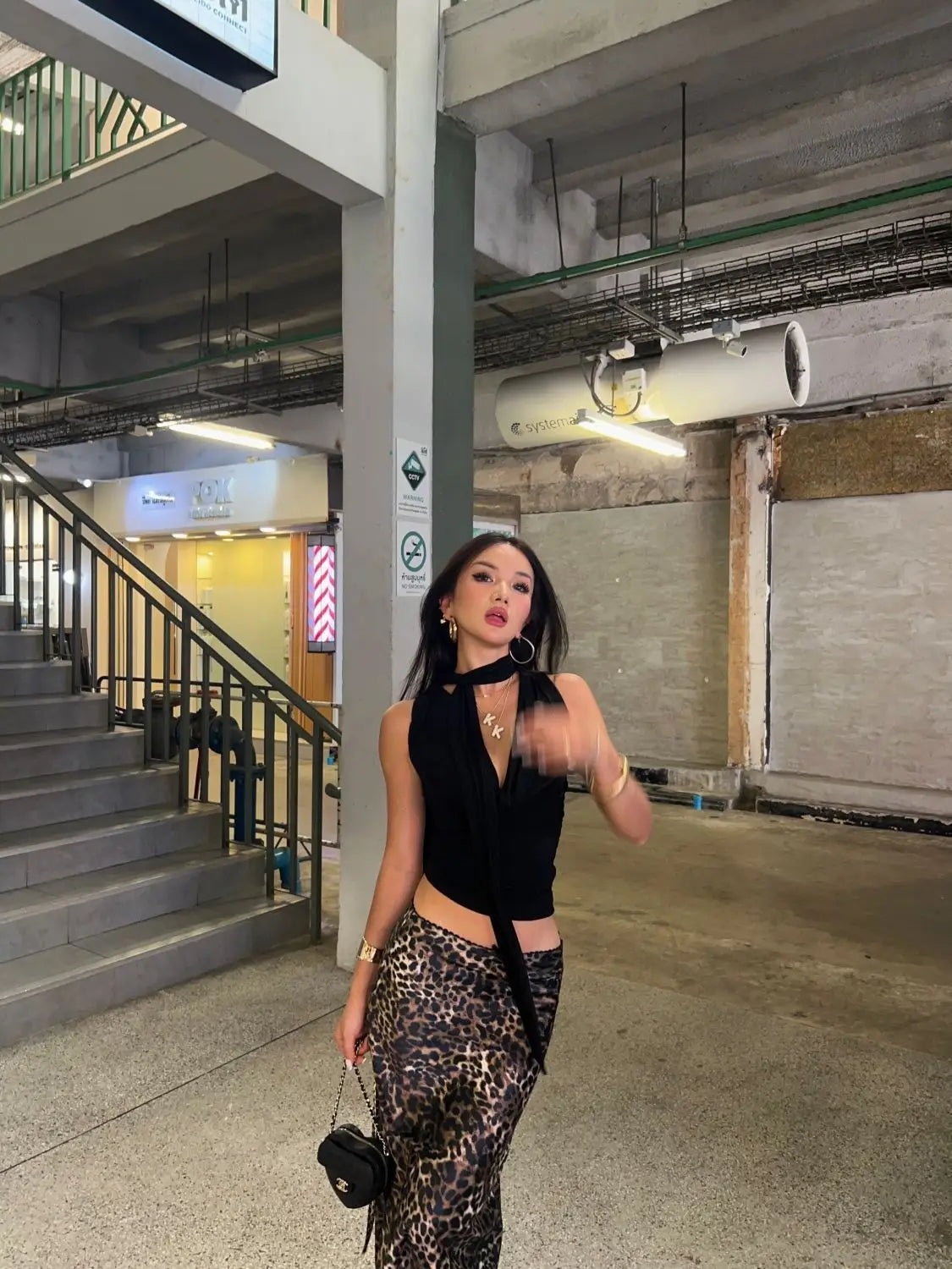 Slim Fit Slimming Swing Collar Design Blouse