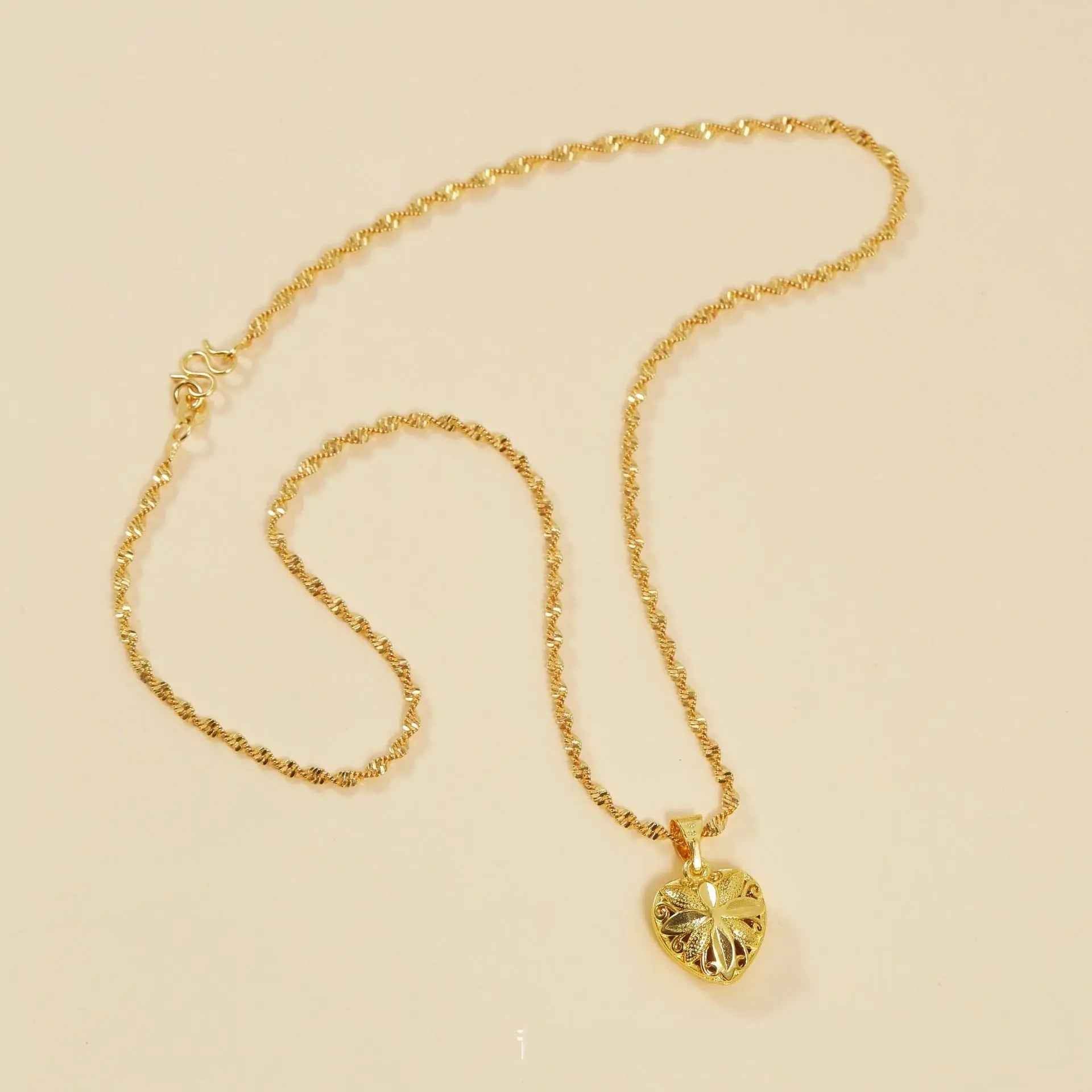 Heart-shaped Necklace Ethnic Style Hollow Chicken Hearts Gold Plated - Norellé